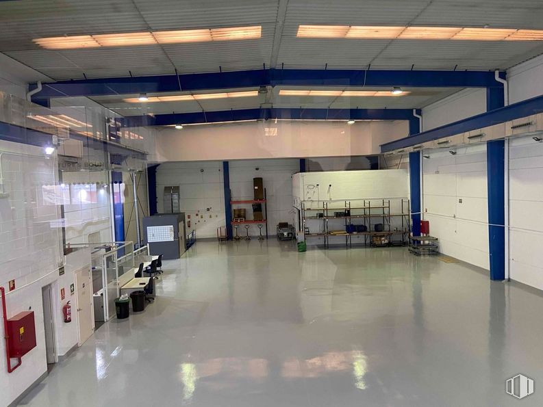 Industrial for sale at Zona empresarial Las Rozas, Las Rozas de Madrid, Madrid, 28230 with field house, building, hall, floor, flooring, ceiling, chair, event, room and machine around