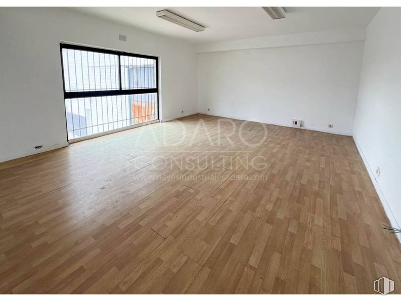 Industrial for sale & for rent at Zona industrial, Valdemoro, Madrid, 28343 with window, light fixture, brown, fixture, wood, flooring, floor, rectangle, wood stain and building around