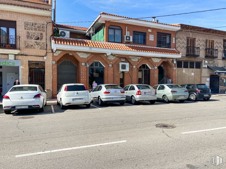 Local en venta en Carretera Ugena, 7, Illescas, Toledo, 45200 con coche, edificio, ventana, rueda, cielo, vehículo, neumático, vehículo de motor, placa de matrícula del vehículo y casa alrededor