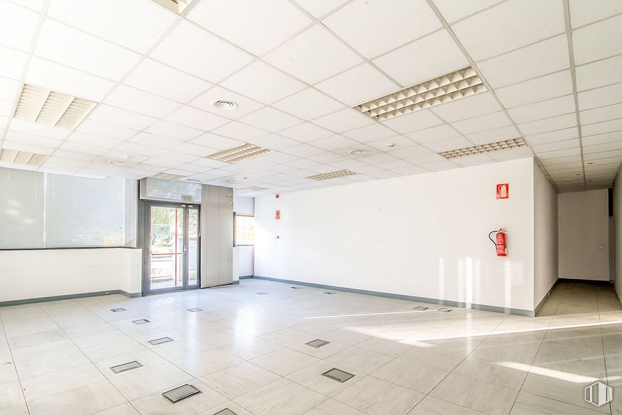 Oficina en venta en Doctor Severo Ochoa, Alcobendas, Madrid, 28100 con edificio, pasillo, diseño de interiores, accesorio, pavimento, piso, techo, casa, vidrio y espacio alrededor