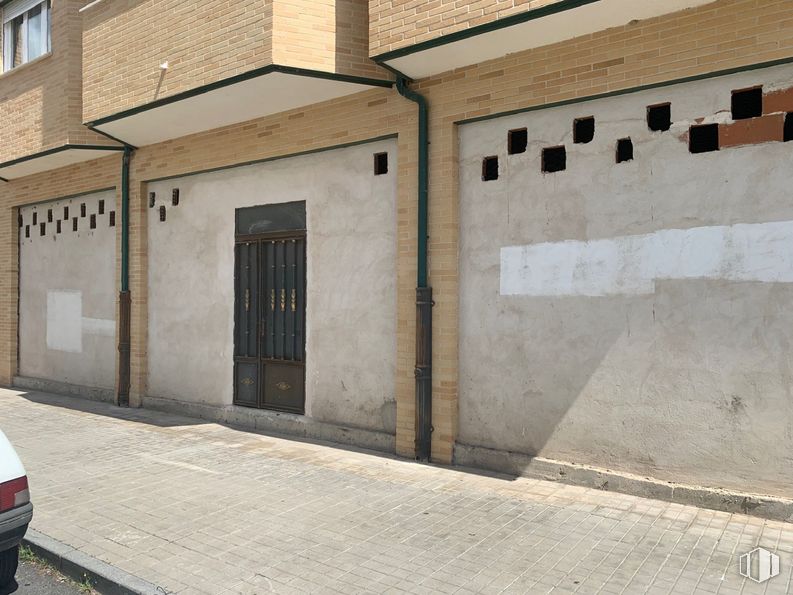 Retail for sale at Calle Mancebo Arévalo, Ávila, 05002 with door, property, window, road surface, beige, wood, wall, facade, tints and shades and road around