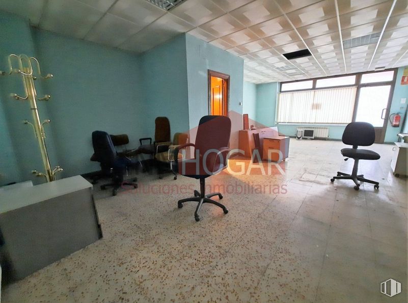 Retail for sale & for rent at Zona Sur, Ávila, 05002 with chair, furniture, property, wood, interior design, architecture, table, building, comfort and living room around