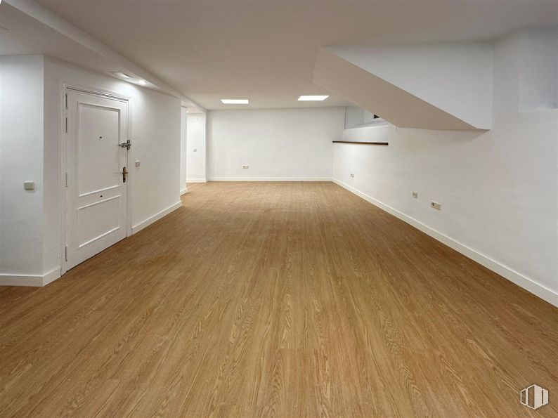 Oficina en alquiler en Calle Nuncio, 6, Centro, Madrid, 28005 con puerta, accesorio, madera, edificio, interiorismo, hall, suelos, tinte para madera, suelo laminado y madera dura alrededor