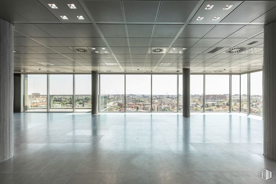 Office for rent at Torre Spínola, Cardenal Marcelo Spinola, 42, Chamartín, Madrid, 28016 with fixture, floor, flooring, hall, glass, building material, ceiling, composite material, art and event around