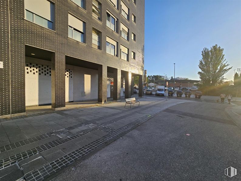 Local en alquiler en Paseo Estación Santa Eugenia, 5, Arganda del Rey, Madrid, 28500 con ventana, edificio, cielo, superficie de la carretera, asfalto, diseño urbano, árbol, acera, zona residencial y barrio alrededor