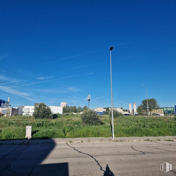 Suelo en venta en Avenida Córdoba, 5, Valdemoro, Madrid, 28341 con cielo, planta, luz de la calle, superficie de la carretera, asfalto, lote de terreno, árbol, hierba, zona residencial y carretera alrededor