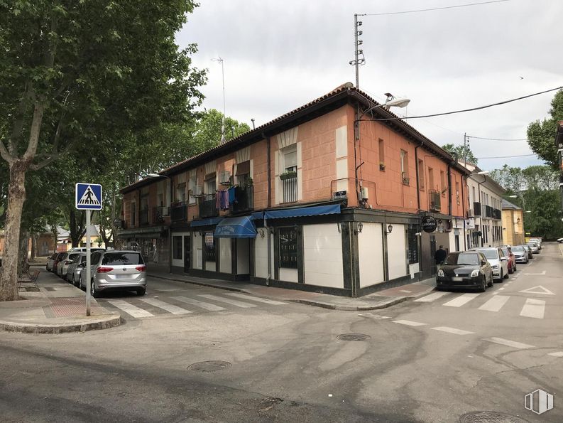 Local en venta en Calle Capitán Salas, Fuencarral - El Pardo, Madrid, 28048 con coche, edificio, cielo, vehículo, árbol, rueda, superficie de carretera, asfalto, ventana y placa de matrícula del vehículo alrededor