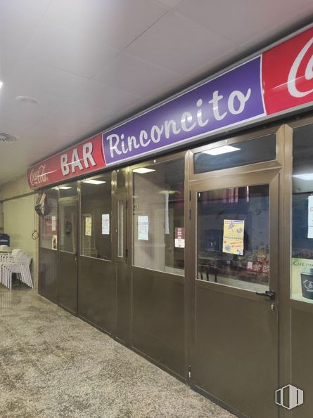 Local en alquiler y venta en Calle Miguel de Moncada, 5, Alcalá de Henares, Madrid, 28804 con accesorio, gas, fuente, señalización, suelos, metal, transparencia, puerta, edificio y aluminio alrededor