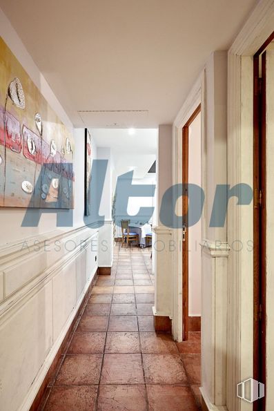 Local en venta en Zona Gaztambide, Chamberí, Madrid, 28015 con ebanistería, edificio, puerta, diseño de interiores, pasillo, madera, suelo, piso, arte y silla alrededor