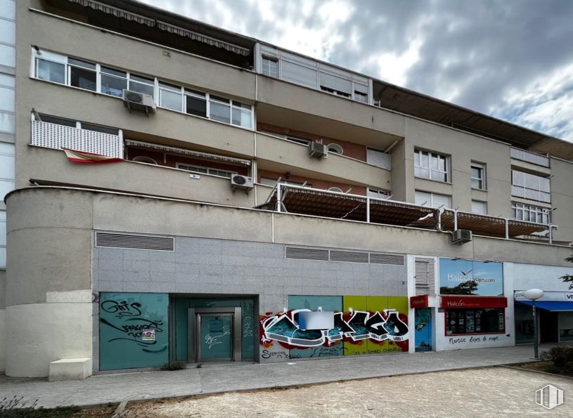 Retail for sale at Calle María Zambrano, Rivas-Vaciamadrid, Madrid, 28522 with window, wall, architecture, composite material, concrete, paint, graffiti, street art and mural around