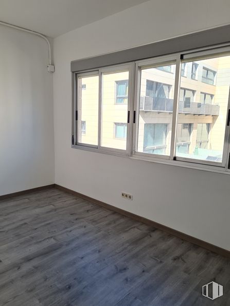 Oficina en alquiler en Calle Fábricas, 3, Alcorcón, Madrid, 28923 con ventana, accesorio, madera, piso, madera dura, material compuesto, ventana de guillotina, vidrio, pintura y fachada alrededor