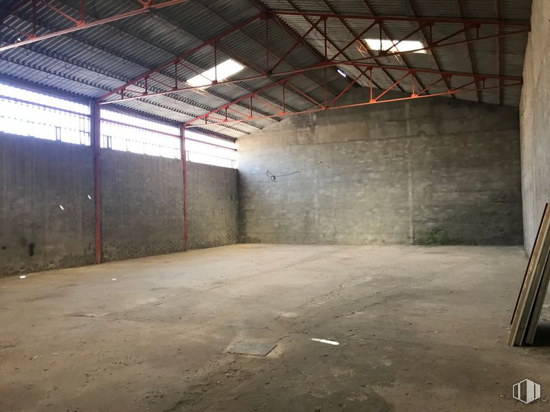 Industrial for sale at Calle Dr. Benéitez, 11, Manzaneque, Toledo, 45460 with lighting, building, wood, floor, hall, house, concrete, ceiling, beam and city around