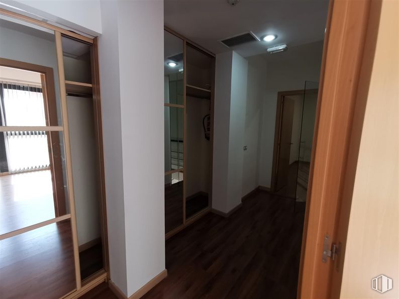 Oficina en venta en Calle Cronos, 20, San Blas - Canillejas, Madrid, 28037 con edificio, accesorio, puerta, ventana, madera, hall, casa, suelo, exterior del automóvil y suelos alrededor