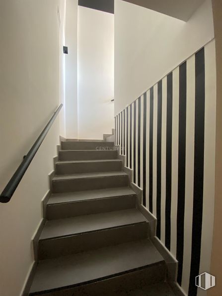 Retail for rent at Avenida Nuevo Mundo, Boadilla del Monte, Madrid, 28660 with stairs, interior design, black, composite material, ceiling, handrail, grey, silver, paint and design around