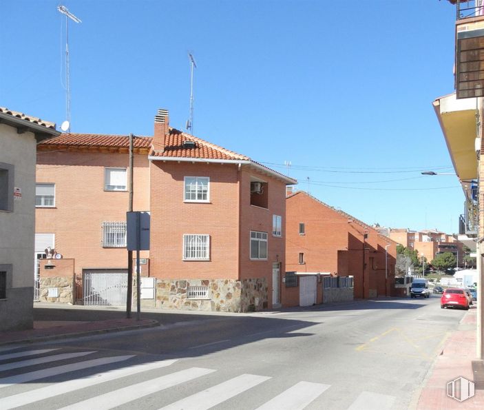 Suelo en venta en Casco urbano, Arganda del Rey, Madrid, 28500 con edificio, cielo, ventana, luz de la calle, superficie de la carretera, paso de cebra, asfalto, diseño urbano, línea y zona residencial alrededor