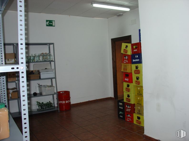 Industrial for rent at Zona Sur Occidental, Fuenlabrada, Madrid, 28946 with furniture, building, interior design, fixture, flooring, floor, gas, machine, room and service around