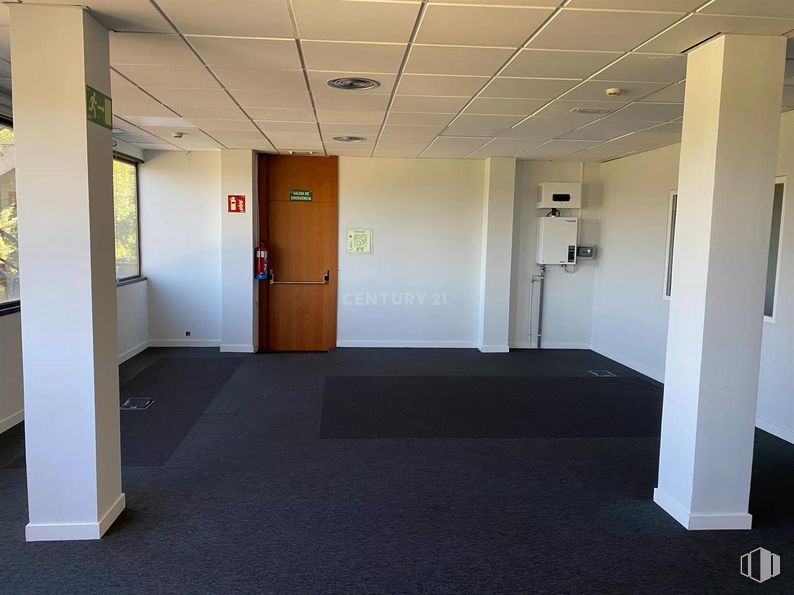 Oficina en alquiler y venta en Edificio Ecu, Calle Pollensa, 6, Las Rozas de Madrid, Madrid, 28230 con puerta, accesorio, suelo, suelos, hall, techo, espacio, evento, madera y habitación alrededor