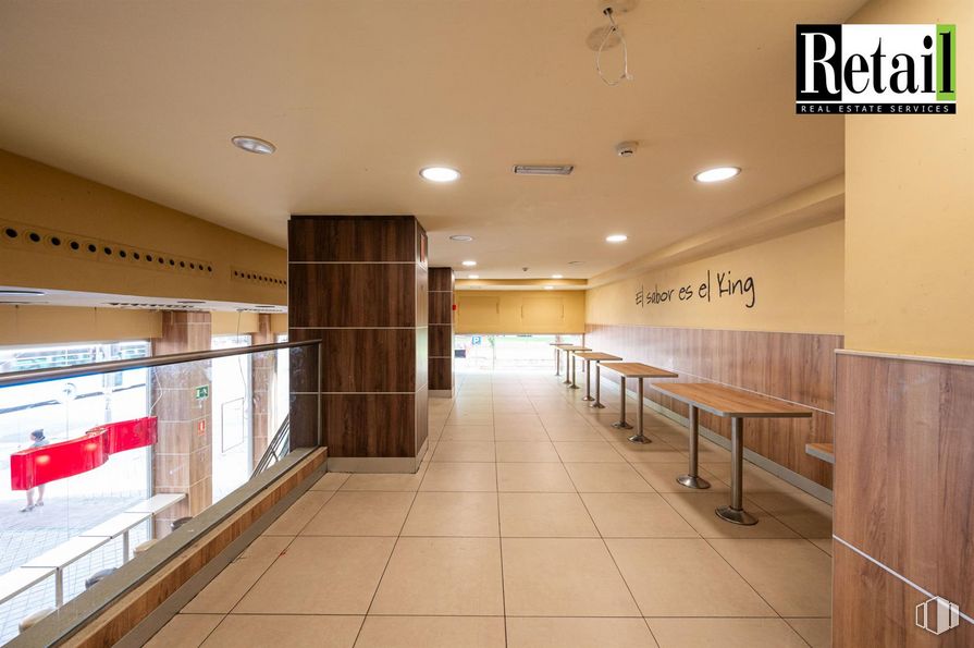 Retail for sale & for rent at Calle Corazón de María, 48, Chamartín, Madrid, 28002 with table, architecture, interior design, building, hall, flooring, floor, wood, wall and ceiling around