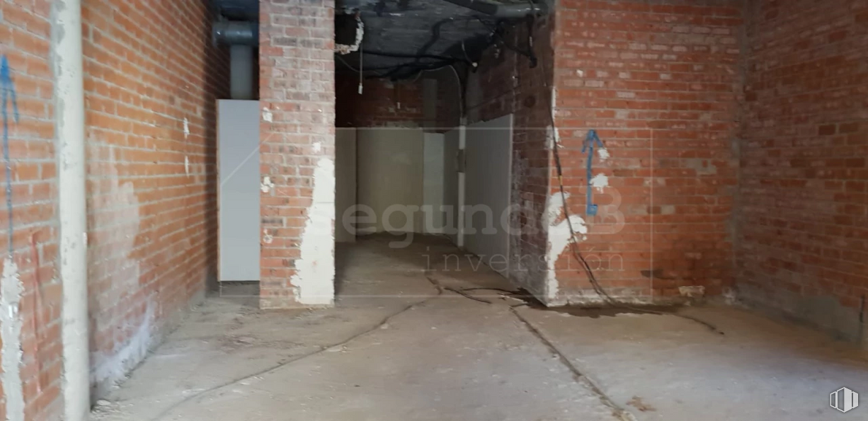 Local en venta en Zona Centro, Quintanar de la Orden, Toledo, 45800 con albañilería, ladrillo, accesorio, suelo, material de construcción, suelos, material compuesto, gas, edificio y hormigón alrededor