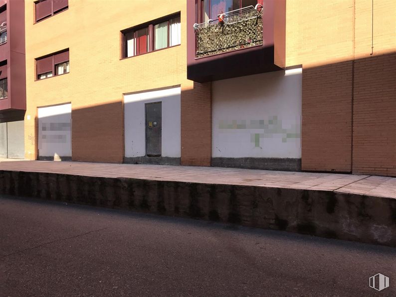 Local en venta en Calle Carrero Blanco, Las Ventas de Retamosa, Toledo, 45183 con ventana, edificio, superficie de la carretera, asfalto, madera, suelos, inmobiliario, ciudad, fachada y diseño urbano alrededor