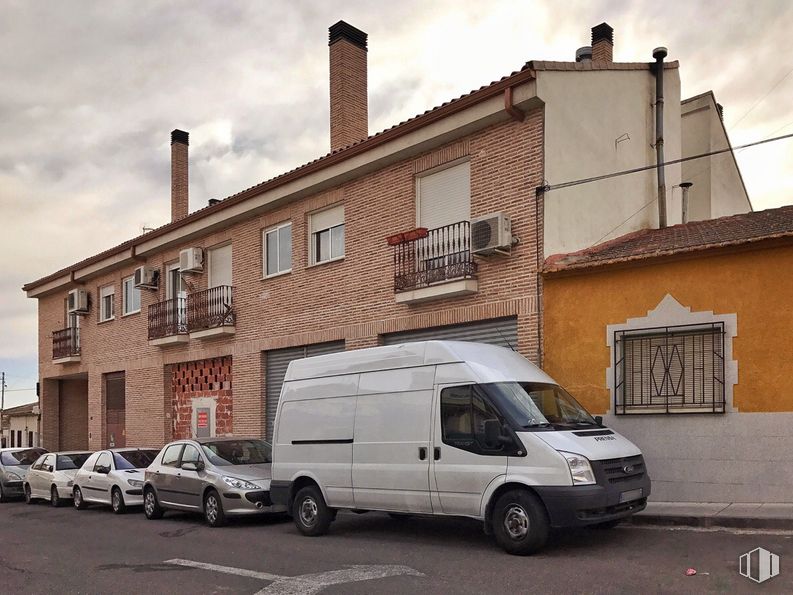 Retail for sale at Calle Ugena, Yuncos, Toledo, 45210 with car, van, tire, wheel, cloud, land vehicle, sky, vehicle, property and building around