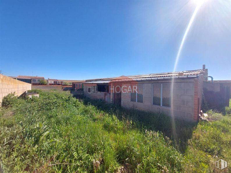 Nave en venta en Zona Blascosancho, Blascosancho, Ávila, 05290 con cielo, planta, ventana, lote de terreno, edificio, casa, hierba, pradera, iluminación del automóvil y árbol alrededor