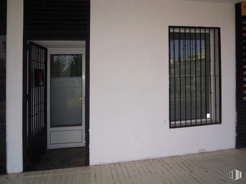 Local en venta en Glorieta Universo, Valdemoro, Madrid, 28341 con ventana, edificio, accesorio, madera, suelo, puerta de casa, sombra, suelos, tintes y matices y puerta alrededor