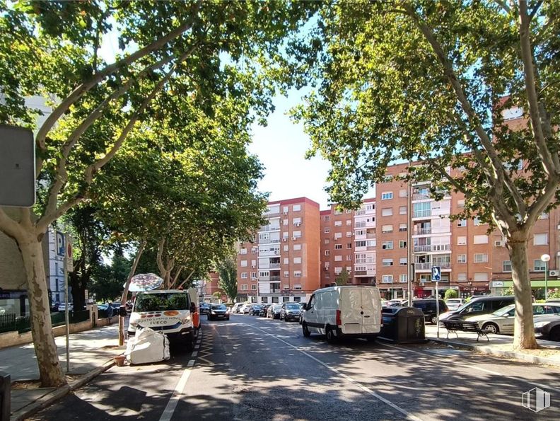 Local en venta en Calle Illescas, La Latina, Madrid, 28024 con coche, edificio, durante el día, cielo, rueda, vehículo, superficie de la carretera, árbol, ventana y neumático alrededor