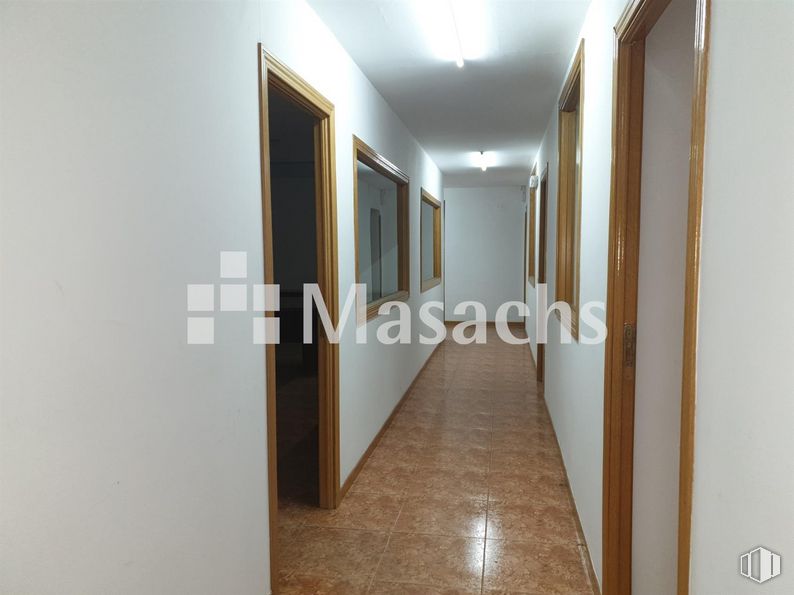 Nave en venta en Rejas, San Blas - Canillejas, Madrid, 28022 con edificio, accesorio, hall, madera, pintura, suelos, rectángulo, casa, madera dura y techo alrededor