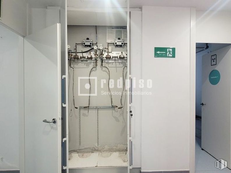 Local en alquiler en Calle Porto Lagos, Alcorcón, Madrid, 28924 con accesorio, gas, máquina, suministro eléctrico, ferretería doméstica, material compuesto, electricidad, aluminio, metal y ingeniería alrededor