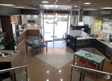 Industrial for rent at Zona Arganda, Rivas-Vaciamadrid, Madrid, 28529 with table, kitchen & dining room table, chair, houseplant, interior design, kitchen, couch, floor, flooring and building around