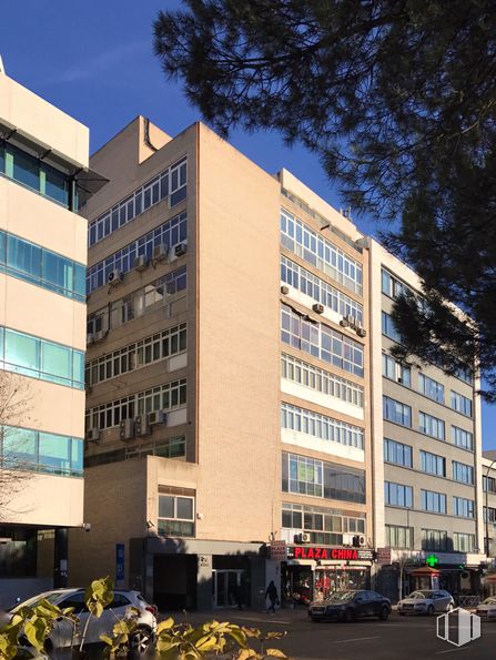 Oficina en venta en Calle Hermanos García Noblejas, 39, San Blas - Canillejas, Madrid, 28037 con edificio, ventana, bloque de pisos, diseño urbano, condominio, árbol, barrio residencial, vecindario, ciudad y edificio comercial alrededor