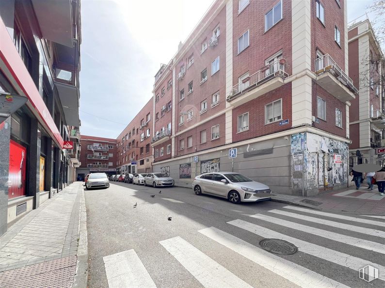 Local en alquiler en Calle Bormonia, San Blas - Canillejas, Madrid, 28037 con coche, rueda, edificio, vehículo, cielo, ventana, neumático, infraestructura, superficie de la carretera y asfalto alrededor