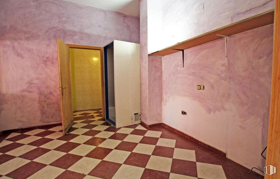 Retail for rent at Zona urbana, Guadalajara, 19005 with wall, flooring, floor, ceiling, pink, wood stain, paint, building material, plaster and tile around