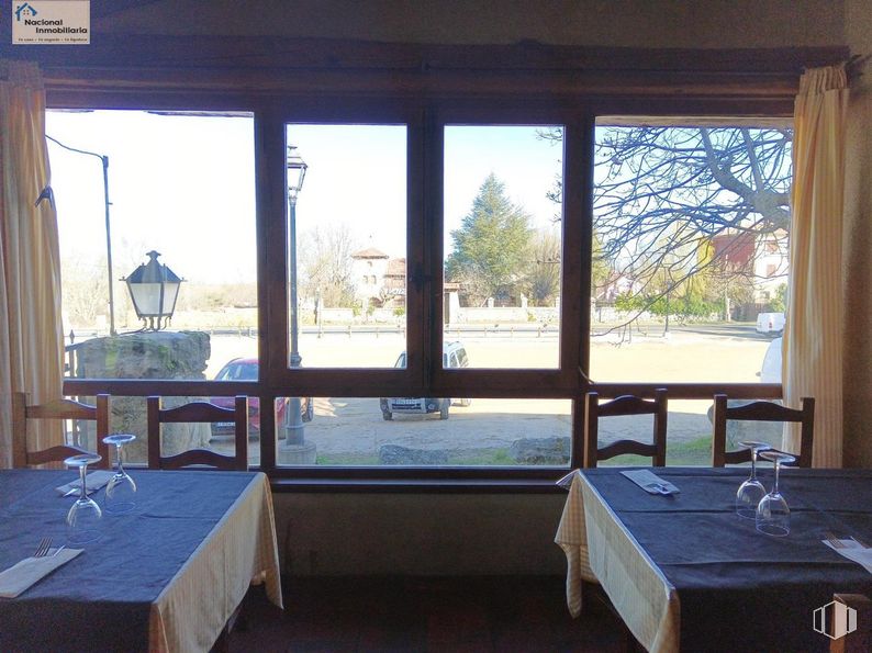 Retail for sale at Zona Collado Hermoso, Collado Hermoso, Segovia, 40170 with table top, table, property, building, window, plant, sky, fixture, shade and architecture around