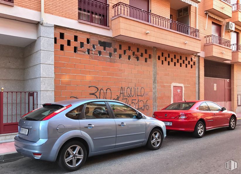 Retail for rent at Calle Batalla Brunete, 4, Torrijos, Toledo, 45500 with wheel, car, tire, land vehicle, vehicle, window, building, motor vehicle, automotive lighting and vehicle registration plate around