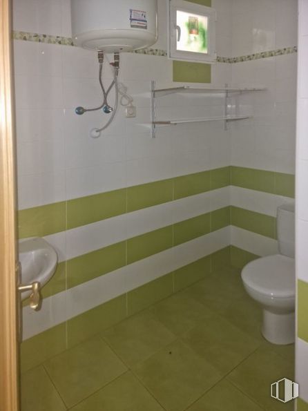 Retail for sale at Zona Santa María de Benquerencia , Toledo, 45007 with toilet, sink, plumbing fixture, property, fixture, interior design, bathroom, floor, flooring and building around