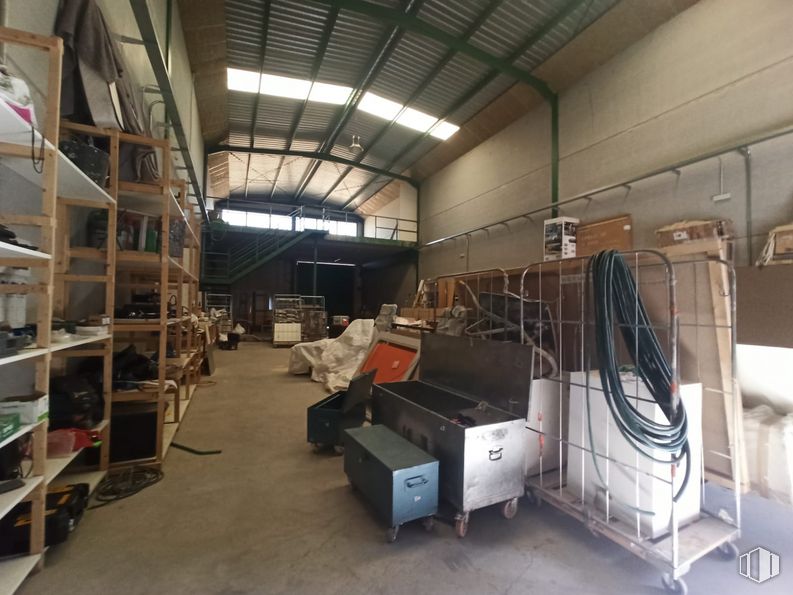 Industrial for sale at Polígono industrial Yuncos, Yuncos, Toledo, 45210 with wood, gas, engineering, industry, machine, factory, beam, flooring, building and shelf around