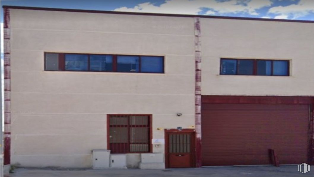 Industrial for sale at Calle Estaño, s/n, Illescas, Toledo, 45200 with window, door, house, sky, fixture, wood, rectangle, brick, cloud and facade around