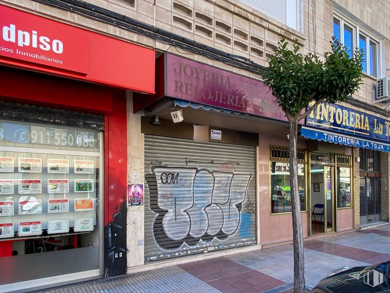 Local en alquiler y venta en Calle San José, 19, Alcorcón, Madrid, 28921 con propiedad, edificio, ventana, pared, venta minorista, fachada, bienes raíces, puerta, ciudad y acera alrededor