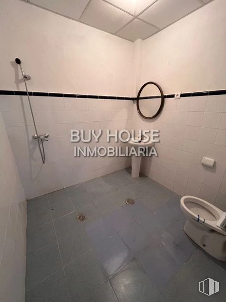 Industrial for sale & for rent at Avenida Gremios, Illescas, Toledo, 45200 with shower, flooring, floor, tile, tile flooring, plumbing fixture and plumbing around