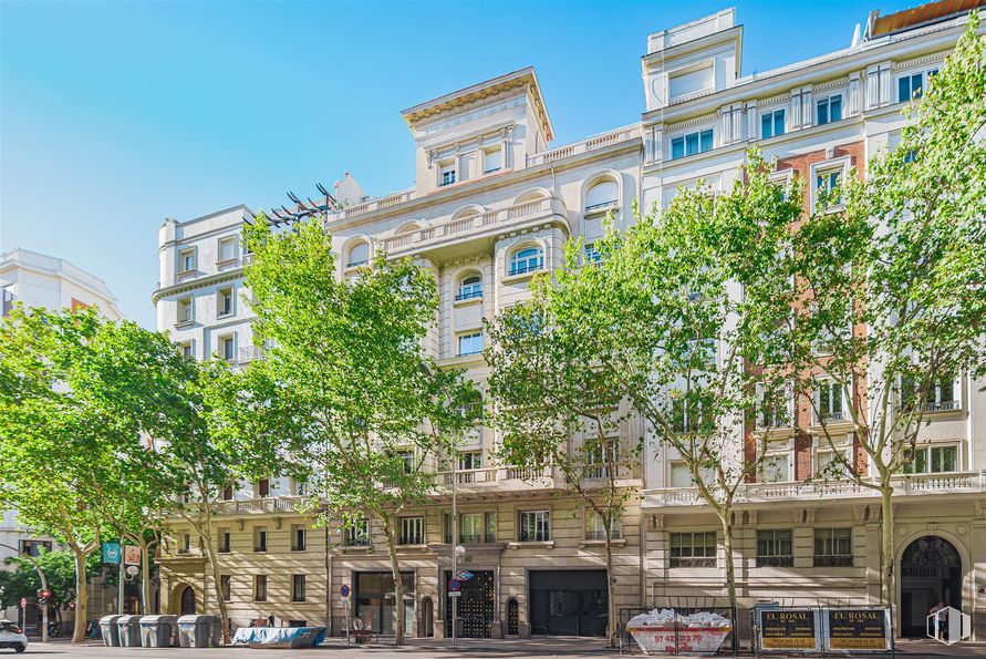 Retail for sale at Calle José Abascal, Chamberí, Madrid, 28003 with building, daytime, city, facade, urban area, architecture, apartment, metropolitan area, condominium and mixed-use around