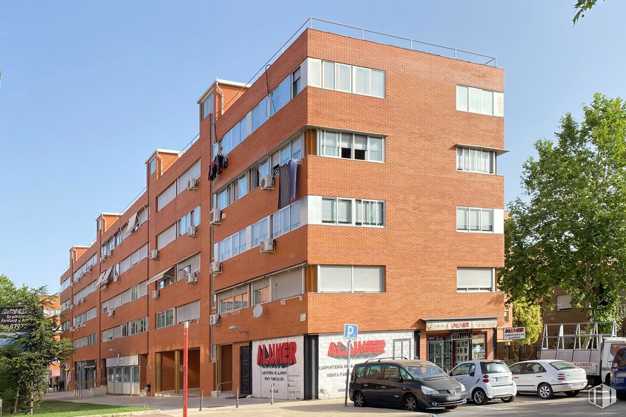 Local en venta en Calle Salvador Dalí, 13, Pinto, Madrid, 28320 con coche, edificio, ventana, cielo, rueda, neumático, vehículo, árbol, diseño urbano y condominio alrededor