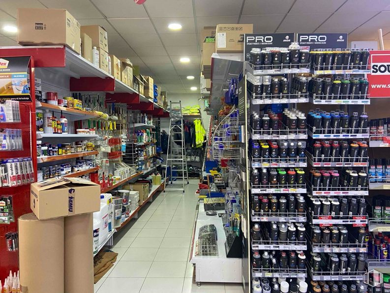 Local en alquiler y venta en Zona empresarial, Alcobendas, Madrid, 28100 con estante, estantería, tienda, cliente, botella, venta al por menor, comercio, servicio, tienda de comestibles y publicación alrededor