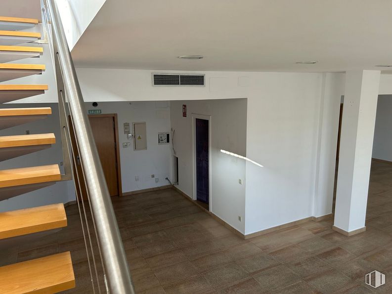 Oficina en venta en Calle San Rafael, Alcobendas, Madrid, 28108 con accesorio, madera, puerta, suelos, suelo, casa, edificio, hall, madera dura y techo alrededor