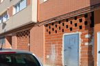 Retail for sale at Casco urbano, Tarancón, Cuenca, 16400 with door, car, window, building, vehicle, brickwork, automotive lighting, architecture, brick and motor vehicle around