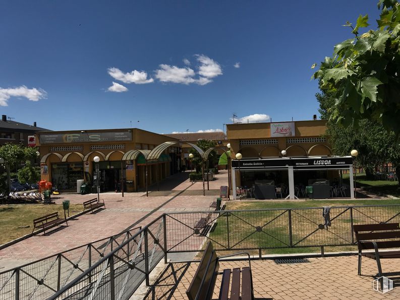 Retail for sale at Calle Orden, Soto del Real, Madrid, 28791 with bench, building, cloud, sky, plant, shade, urban design, residential area, leisure and landscape around