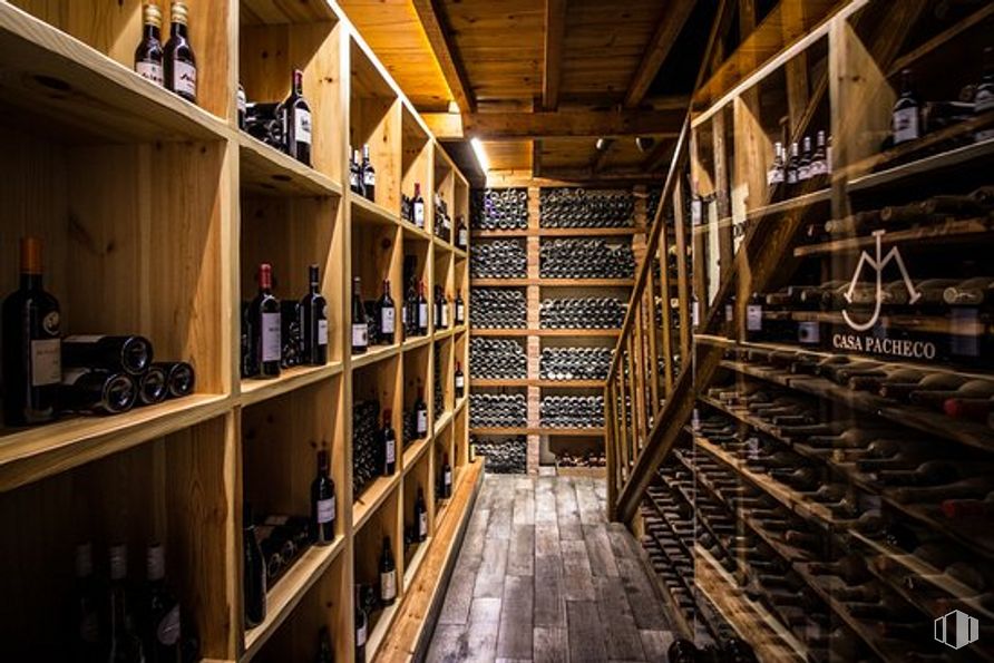 Retail for rent at Centro Comercial La Rotonda, Plaza Toro, 1, Tres Cantos, Madrid, 28760 with furniture, bottle, wine rack, wood, architecture, shelf, barrel, winery, wine cellar and building around