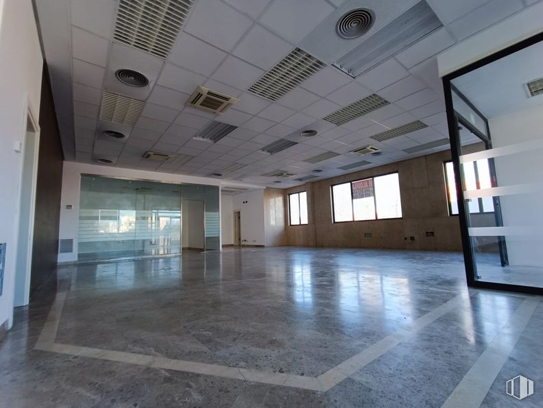 Nave en venta en Parque Primero de Mayo, Arganda del Rey, Madrid, 28500 con edificio, ventana, accesorio, hall, suelos, vidrio, material compuesto, casa, techo y madera alrededor