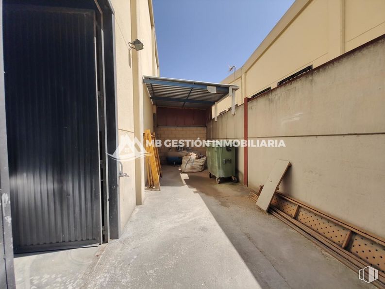 Industrial for sale at Polígono Industrial Villa Azaña, Numancia de la Sagra, Toledo, 45230 with sky, asphalt, road surface, architecture, wood, neighbourhood, city, facade, tints and shades and road around